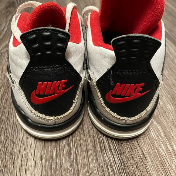 Air Jordan 4 Retro OG 'Fire Red' 2020 GS Size 12c - Picture 3 of 4